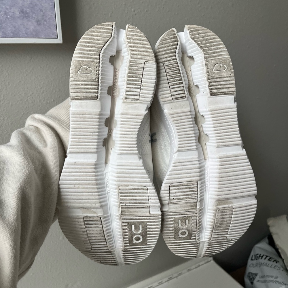 Women’s Onclouds cloudnova white size 6